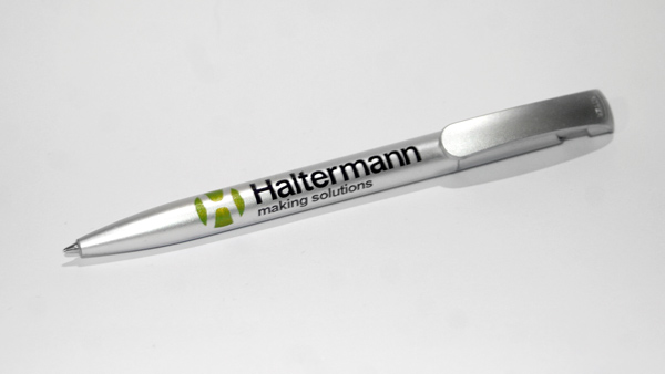 Frankfurt-based-branding-ux-product-and-webdesign-agency-Tilmann-Schlootz-Design-specialist-in-automitive-corporate-and-graphic-design-2d-and-3d-animation